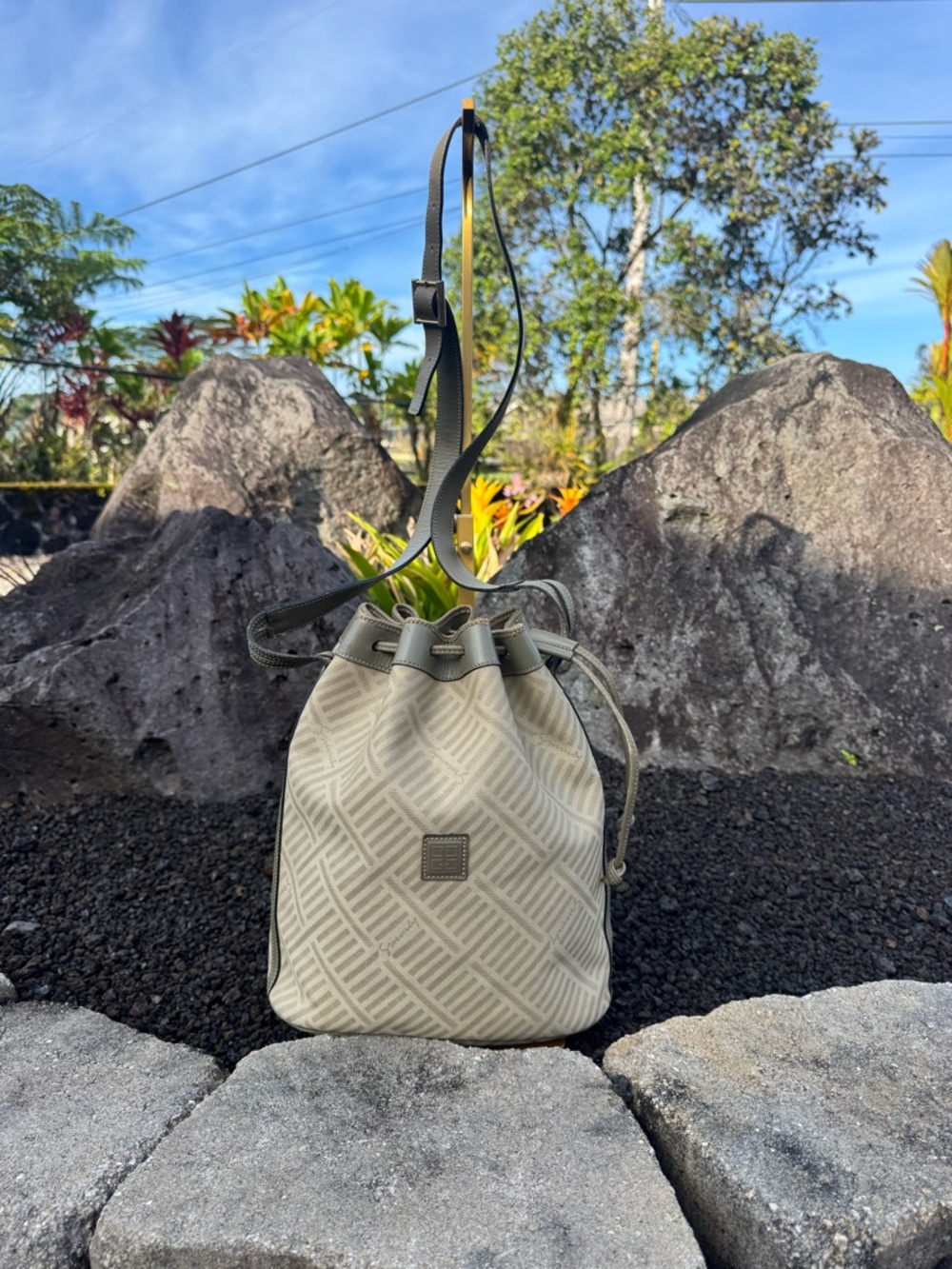 Authentic Givenchy Vintage Monogram Bucket Bag + Pouch Set COA Included - Picture 4 of 15